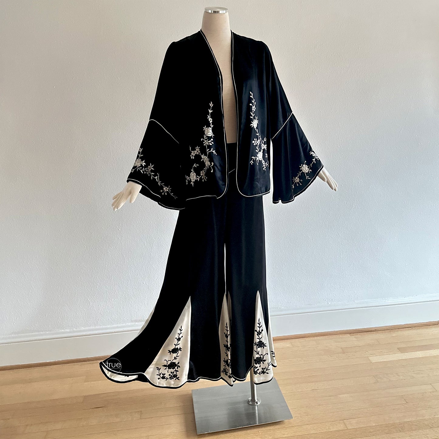 vintage 1920's pajamas ...amazing 2pc pants and jacket black & pearl embroidered beach pajamas