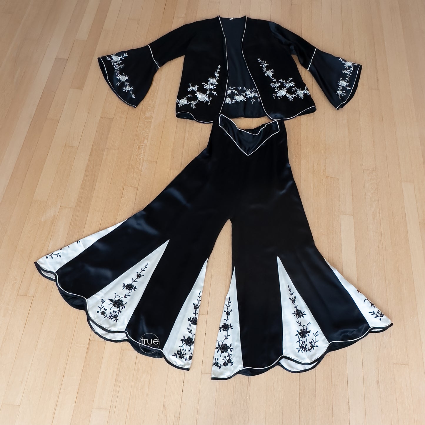 vintage 1920's pajamas ...amazing 2pc pants and jacket black & pearl embroidered beach pajamas