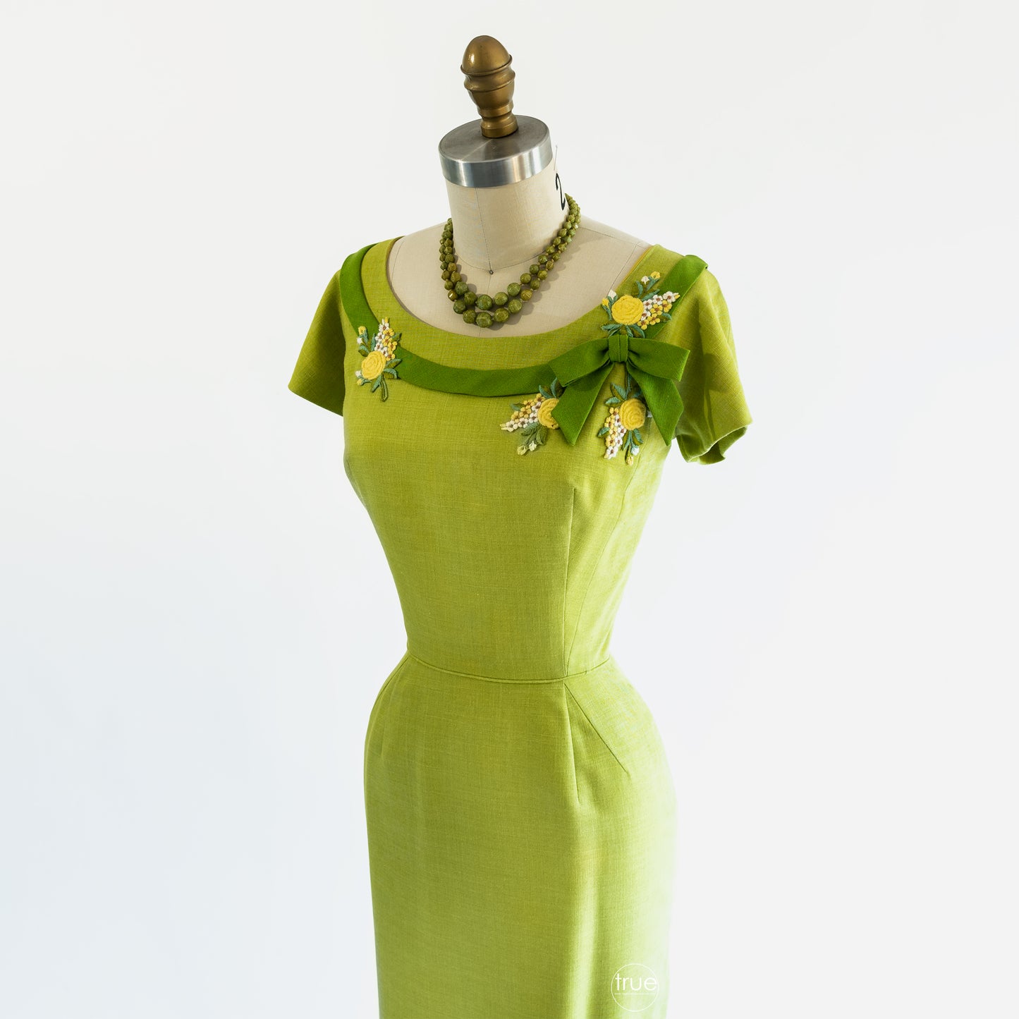 vintage 1960's dress ...gorgeous PEGGY HUNT chartreuse linen wiggle with corsage appliqués