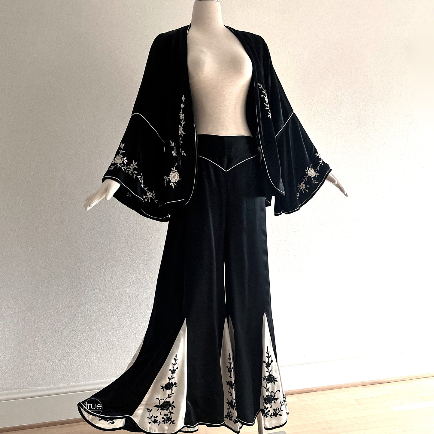 vintage 1920's pajamas ...amazing 2pc pants and jacket black & pearl embroidered beach pajamas