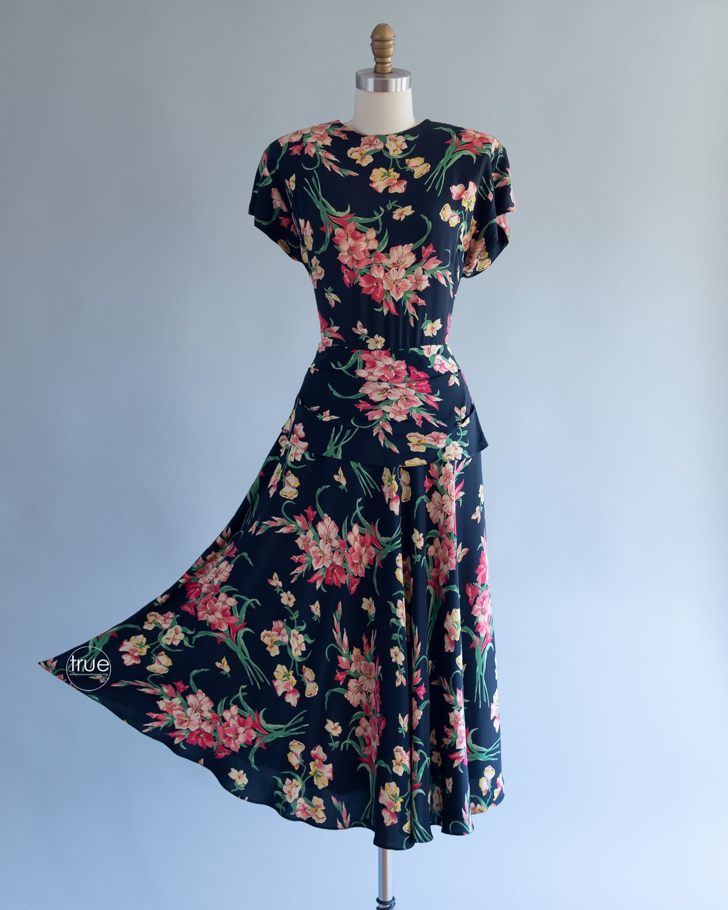 vintage 1940's dress ...fabulous spring floral COLD RAYON swishy skirt dress