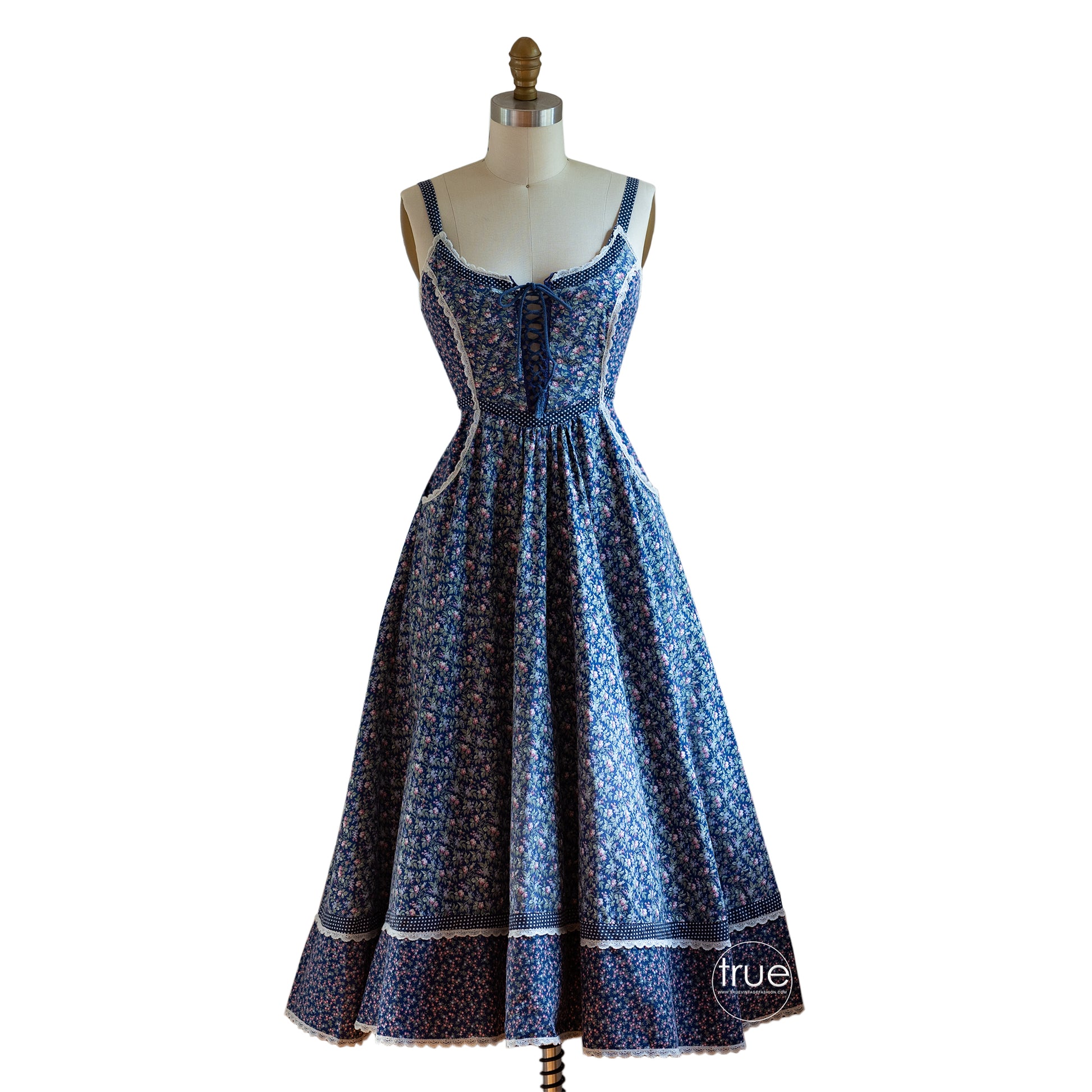 classic sun dress 5 Classic Summer Dresses That Will Always Be in Style