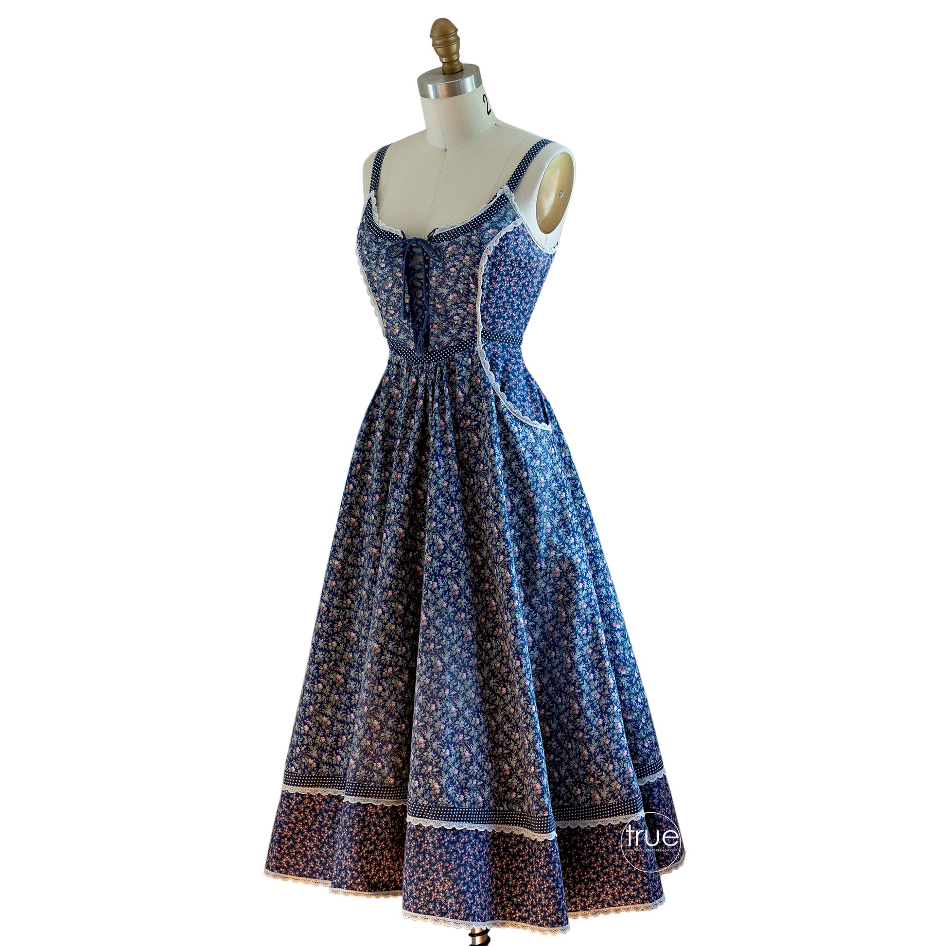vintage 1970's dress ...classic blue calico floral Gunne Sax Sun Dress Traven7's True Vintage Fashion vintage 1970's dress ...classic blue calico floral Gunne Sax Sun Dress Traven7's True Vintage Fashion