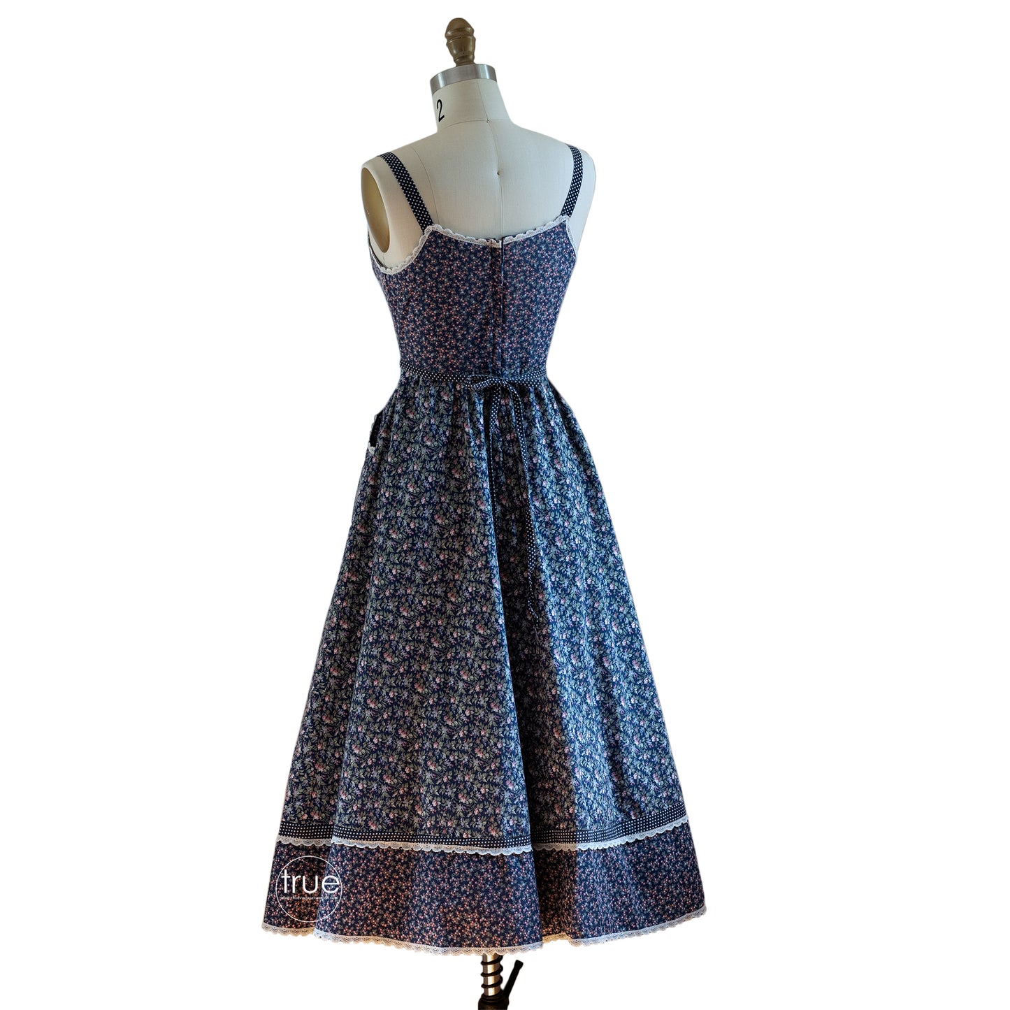 vintage 1970's dress ...classic blue calico floral Gunne Sax Sun Dress cottage core
