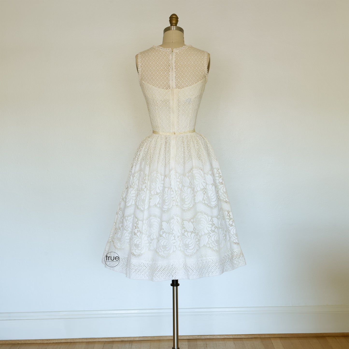 vintage 1960's dress ...pretty CAROL BRENT cotton lace full skirt dress