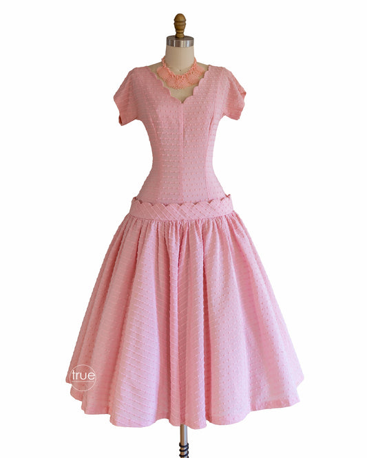 vintage 1950's dress ...pretty in pink scalloped crumb catcher full skirt dress